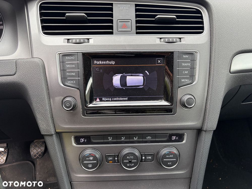 Volkswagen Golf - 21