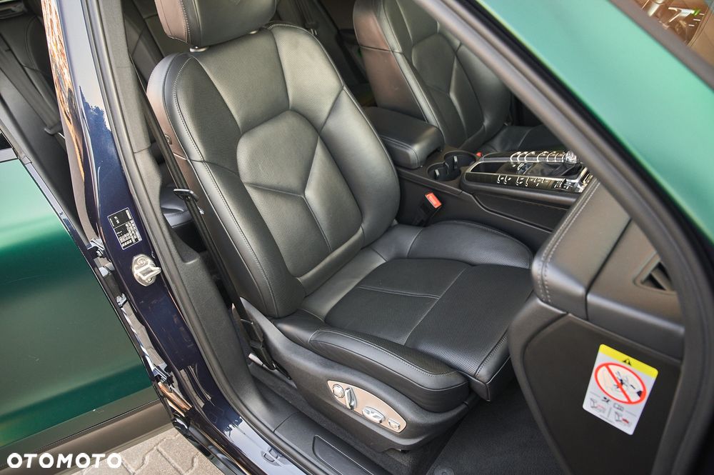 Porsche Macan - 24