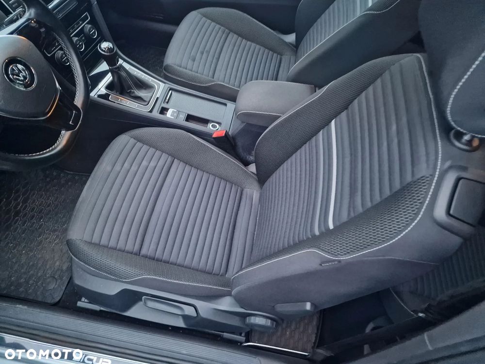 Volkswagen Golf 1.6 TDI BlueMotion Technology Cup - 11