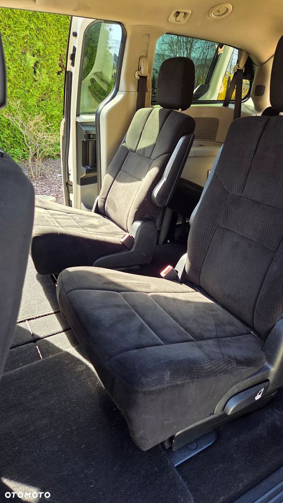 Dodge Grand Caravan - 11