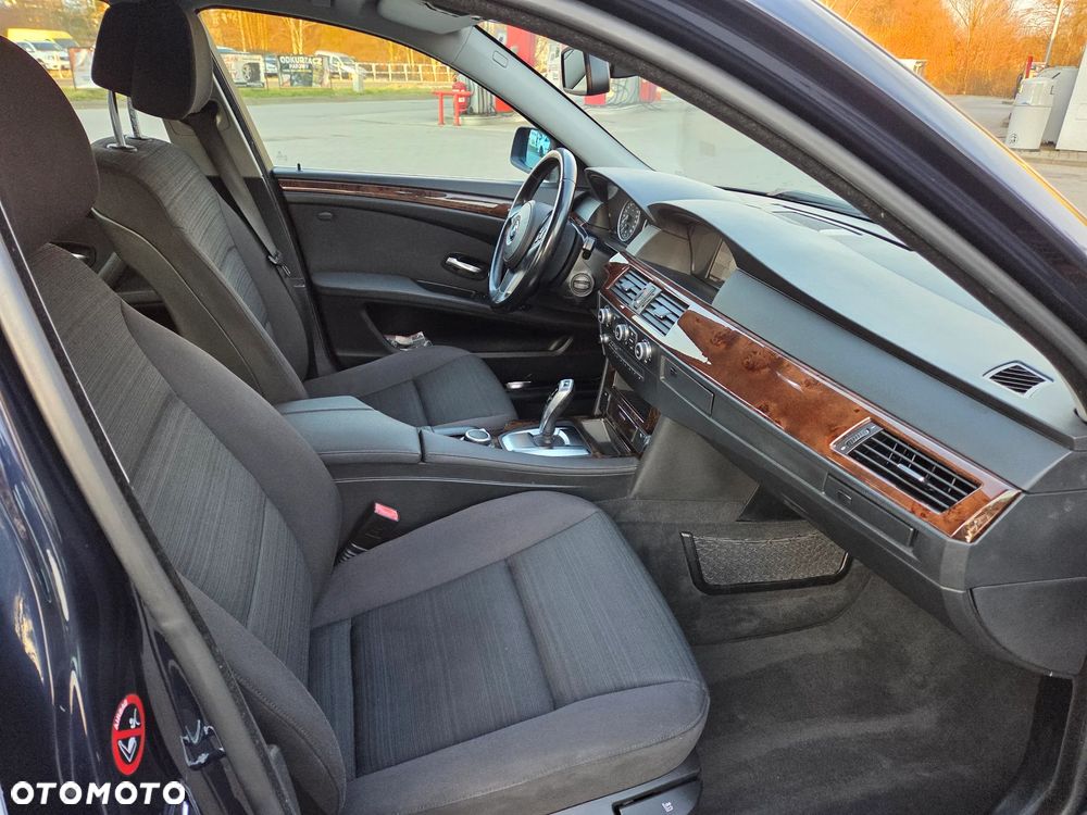 BMW Seria 5 523i - 10