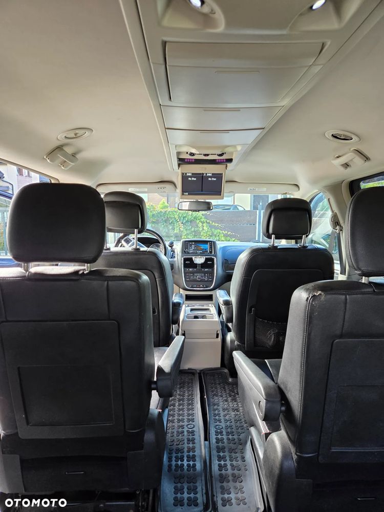 Chrysler Town & Country - 25