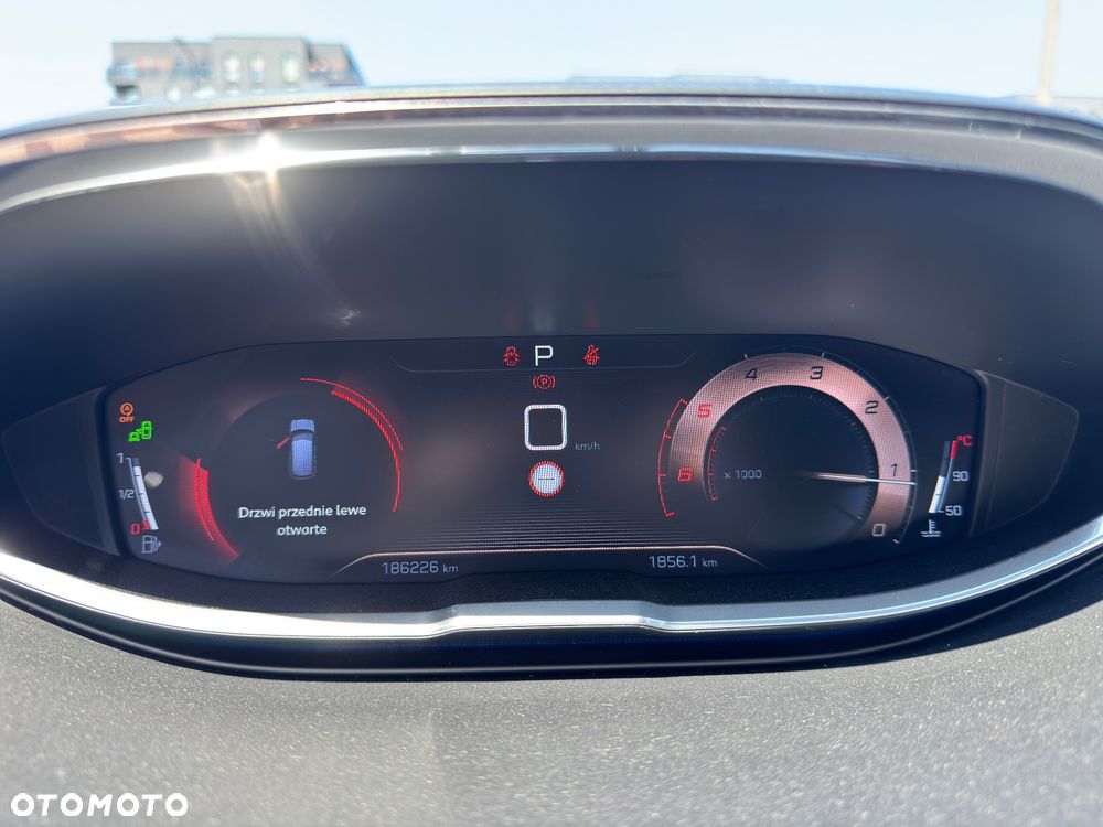 Peugeot 3008 ver-bluehdi-180-stop-start-eat6-gt - 17