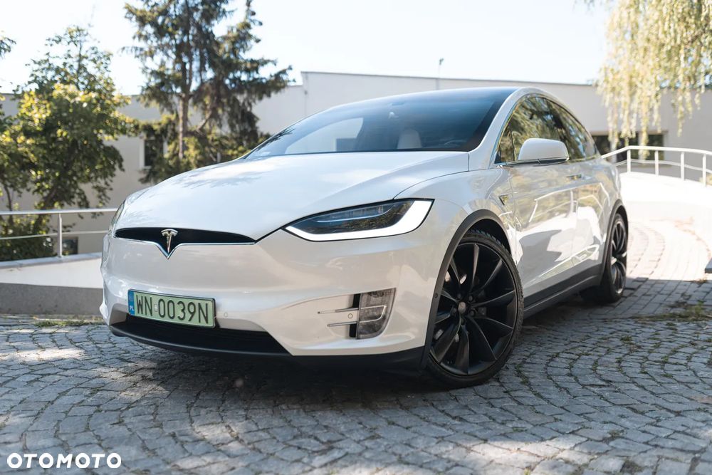 Tesla Model X 75 D - 1