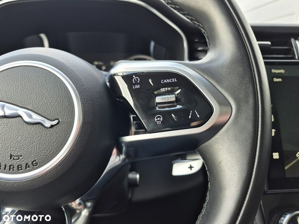 Jaguar F-Pace - 32