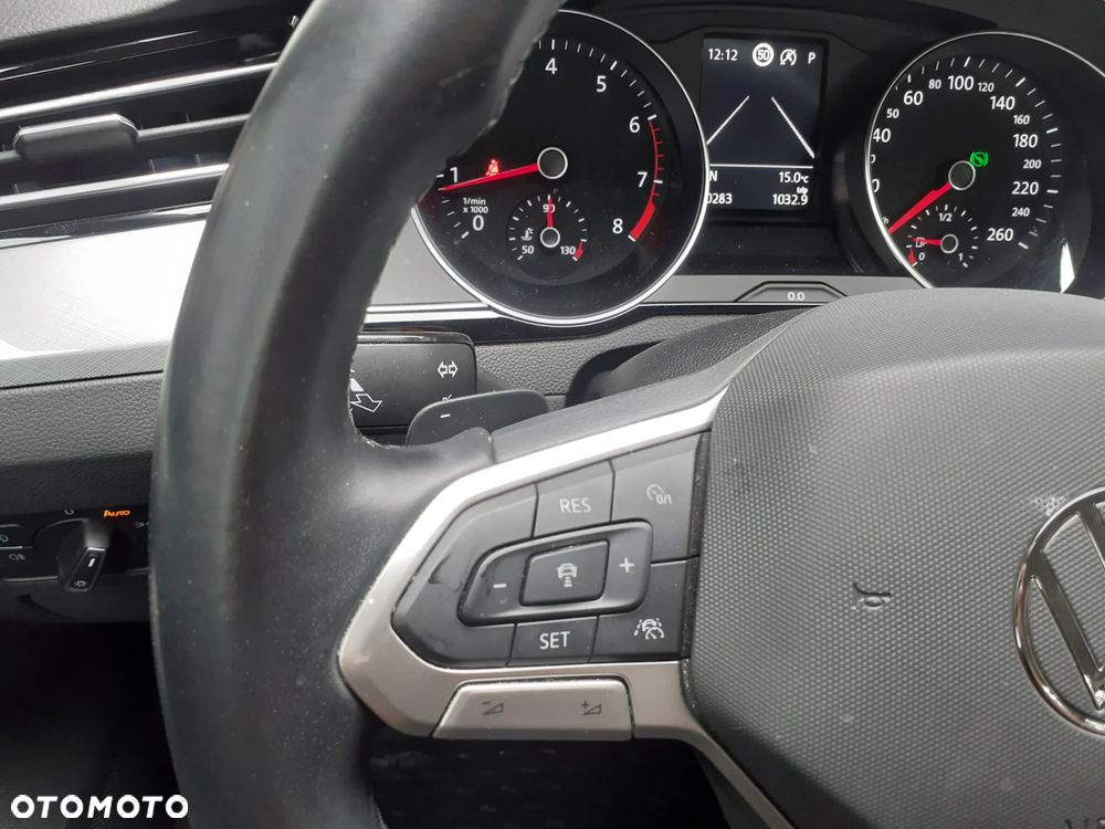 Volkswagen Passat - 12