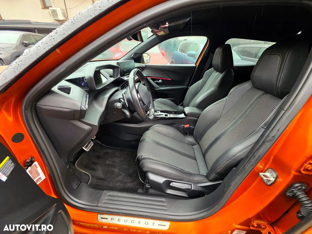 Peugeot 2008 PureTech 130 EAT8 GT - 22