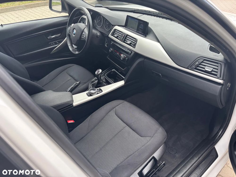 BMW Seria 3 316i M Sport - 9