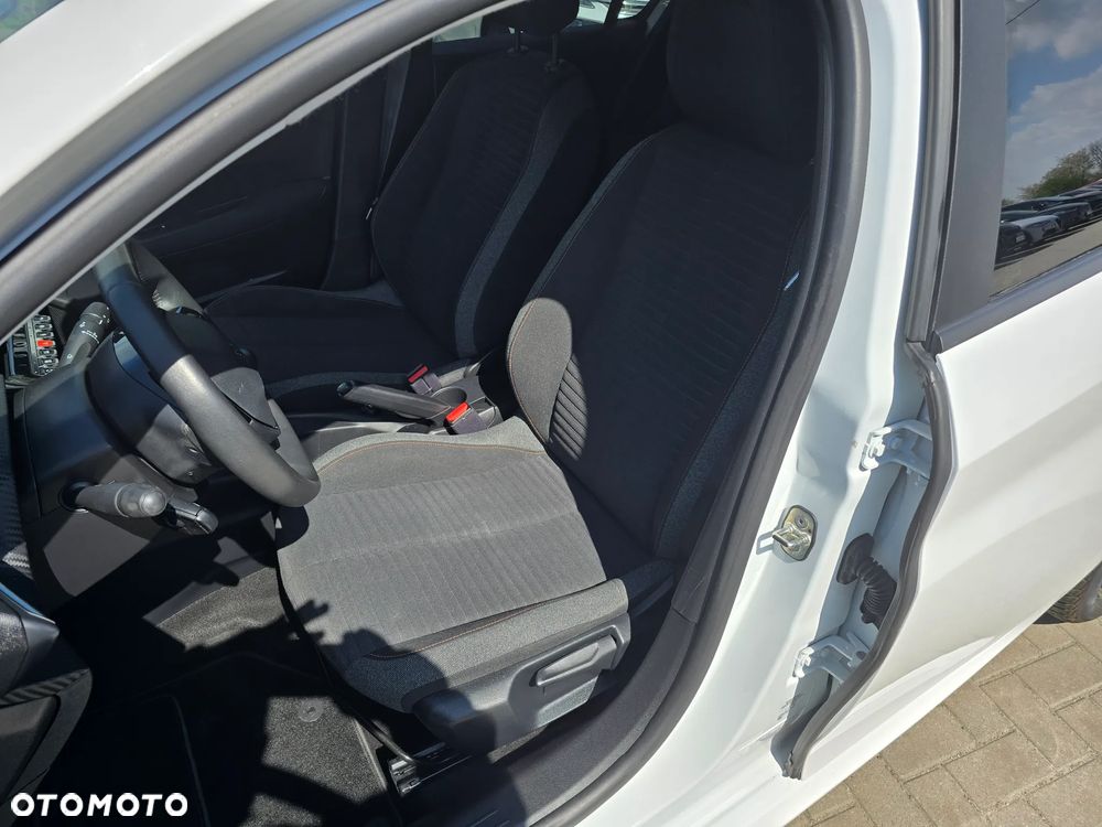 Peugeot 208 - 12