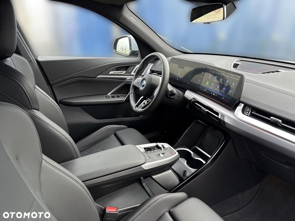 BMW iX2 xDrive30 66.5kWh M Sport - 6