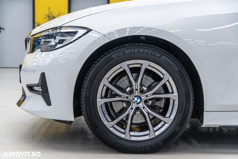 BMW Seria 3 320i Aut. Sport Line - 40