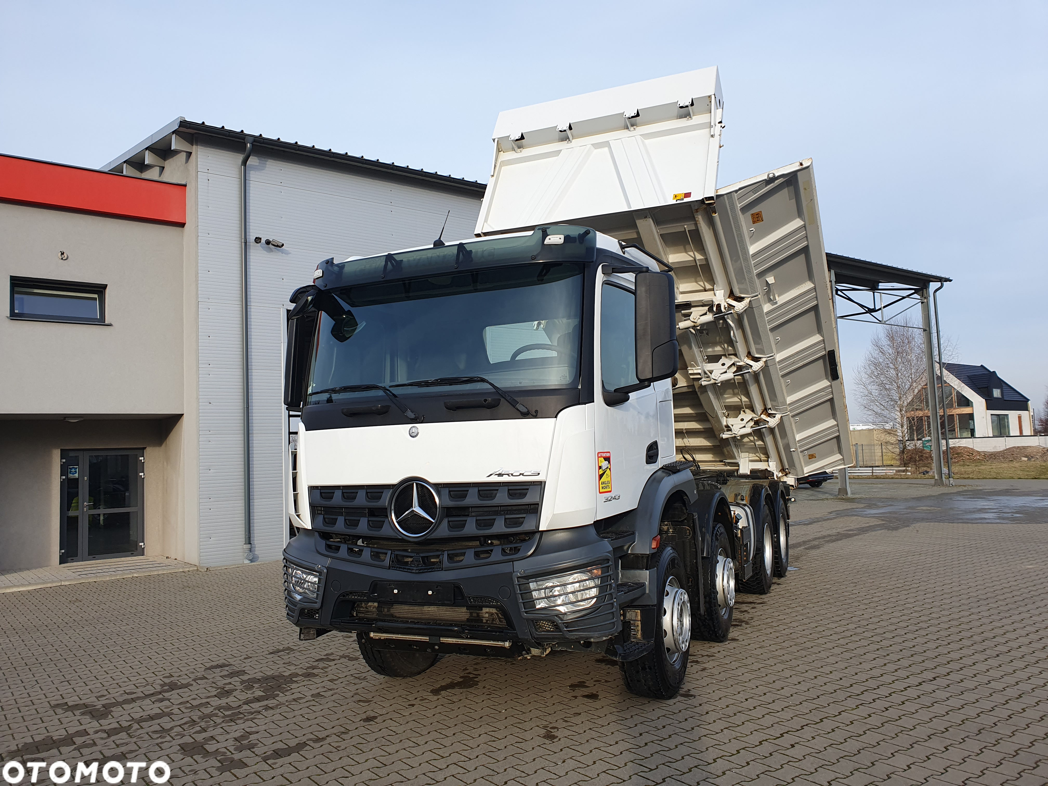 Mercedes-Benz - 24