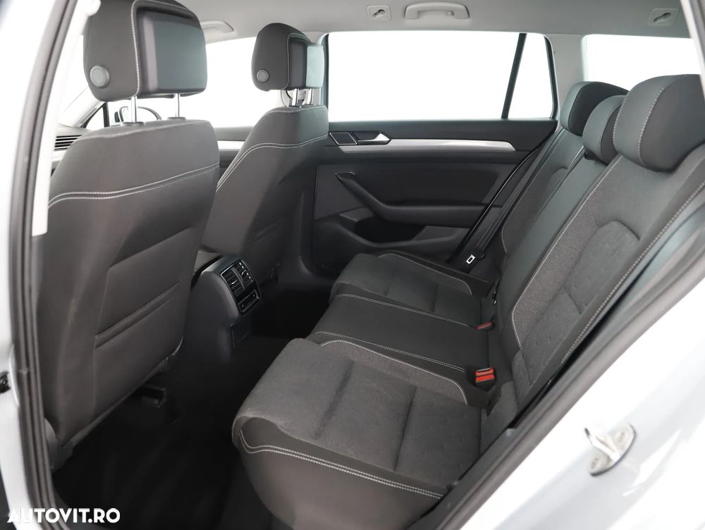 Volkswagen Passat 2.0 TDI SCR DSG Business - 23