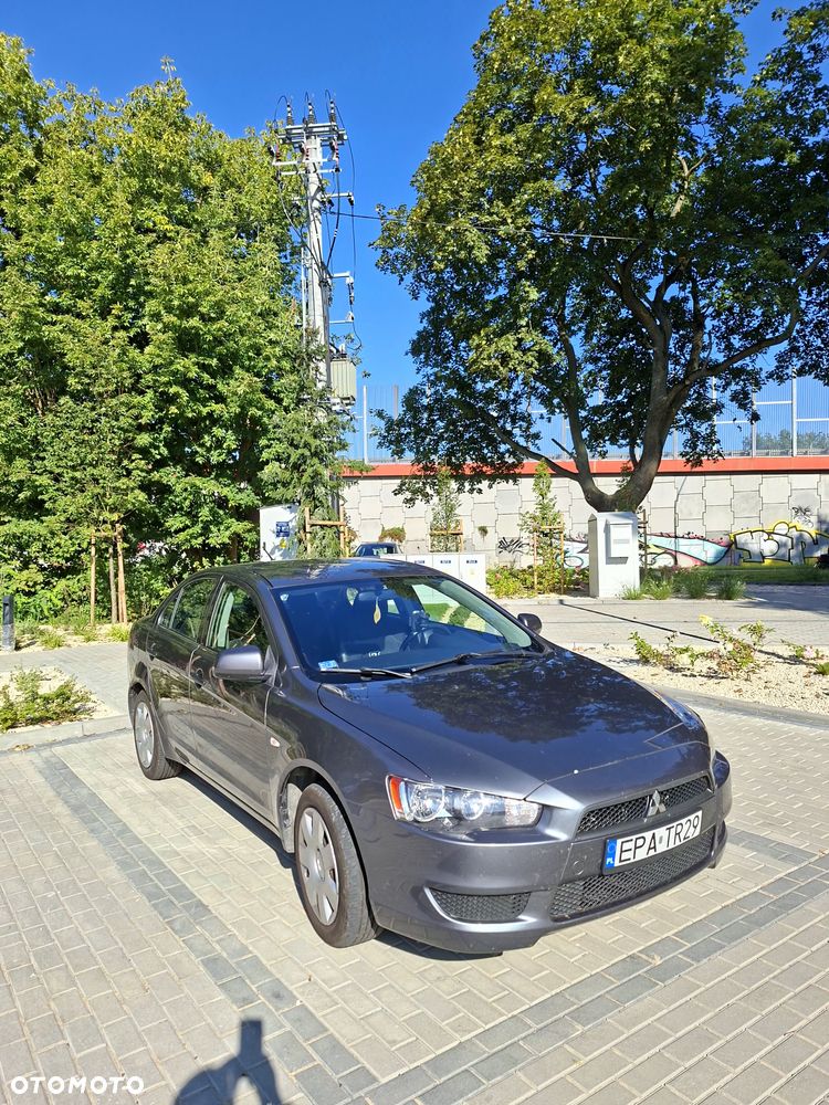 Mitsubishi Lancer 1.5 Inform - 1