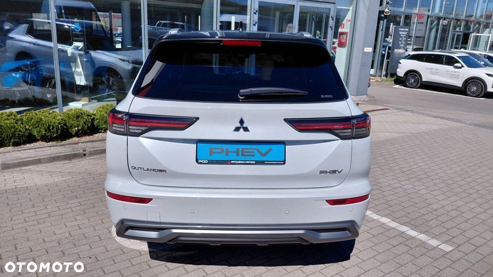 Mitsubishi Outlander - 4