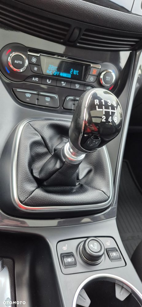 Ford Kuga 2.0 TDCi 2x4 Titanium - 18