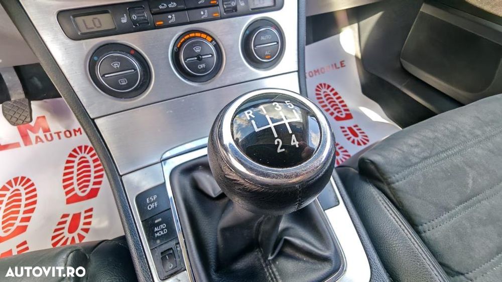 Volkswagen Passat 1.9 TDI DPF Highline - 12