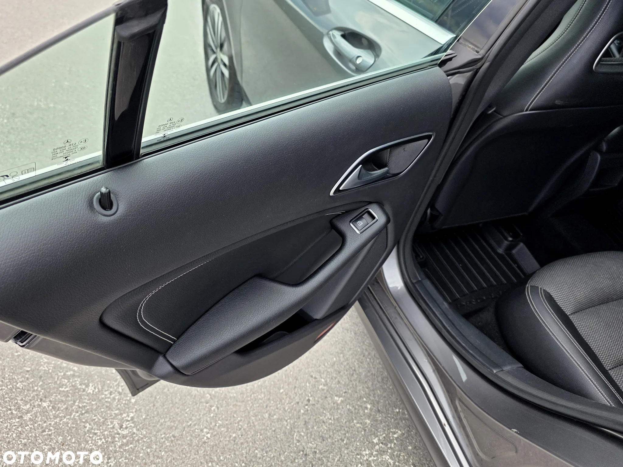 Mercedes-Benz CLA 180 7G-DCT - 15