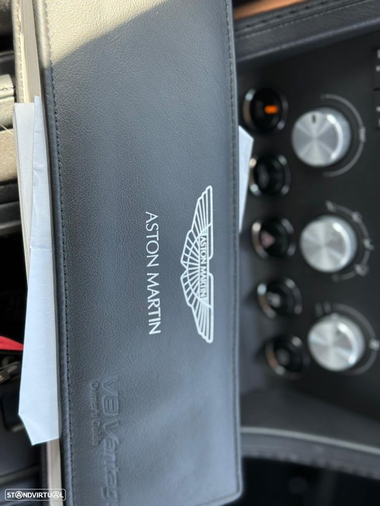Aston Martin Vantage Coupe Sportshift - 11