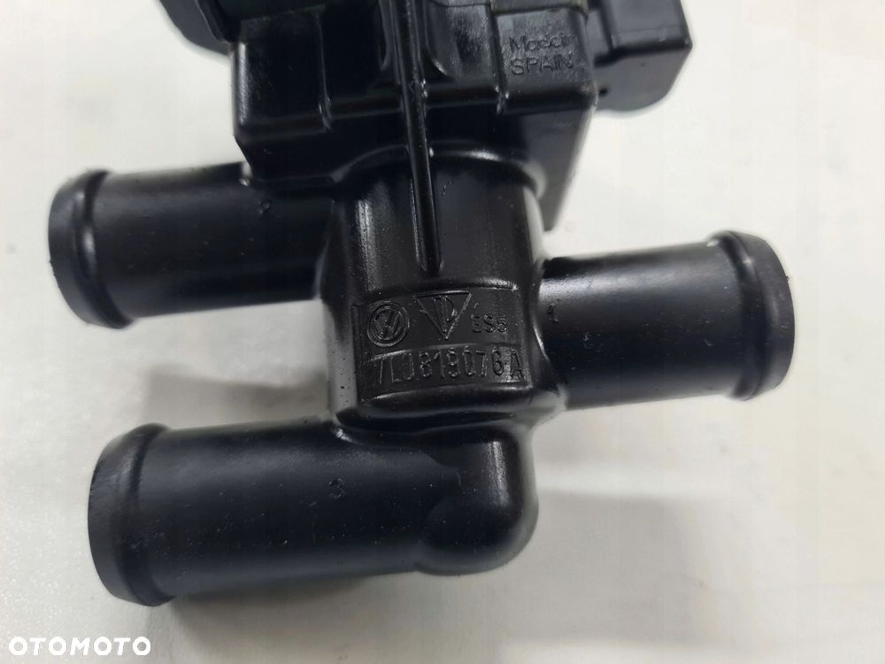 VW T5 TOUAREG pompka zawór obiegu wody 7L0819076A - 2
