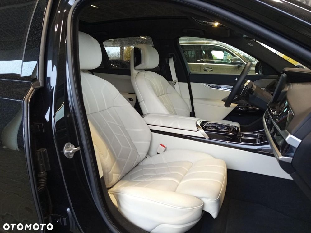 BMW Seria 7 - 21