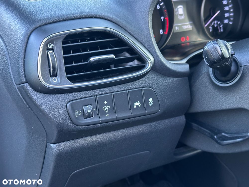 Hyundai i30 blue Kombi 1.4 Trend - 29