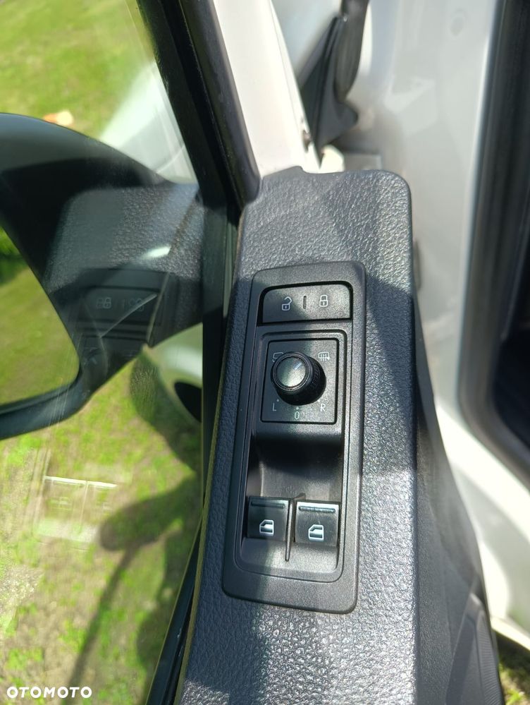 Volkswagen Multivan - 13