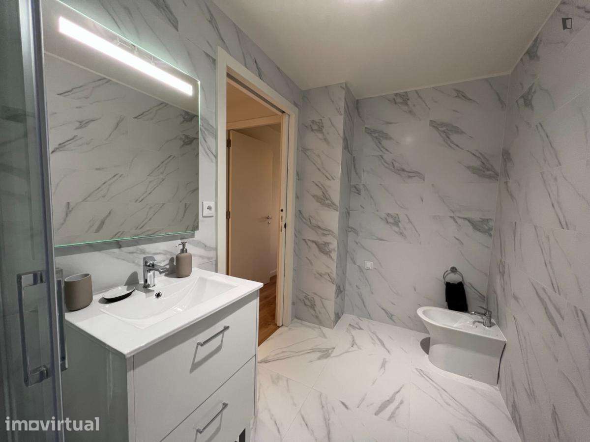 Apartamento com 2 quartos - localizado em Ramalde Porto - Grande imagem: 2/10
