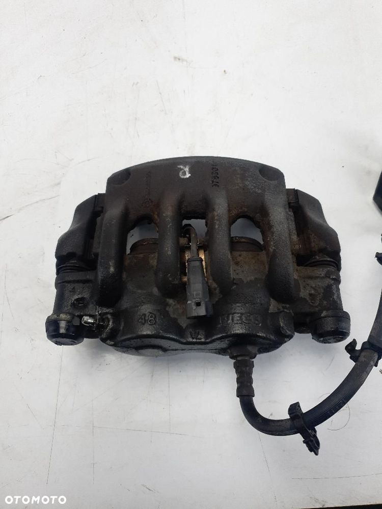 ZACISK TYŁ BREMBO PRAWY JARZMO IVECO DAILY 4 70C 378301 - 4