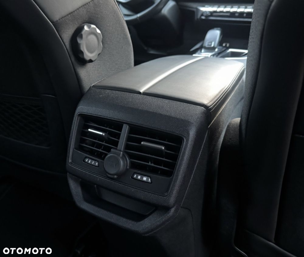 Peugeot 3008 1.5 BlueHDi Active S&S EAT8 - 31