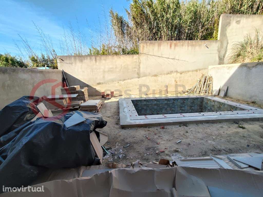 Moradia Geminada T3+1 com Piscina e Jardim - Grande imagem: 5/47