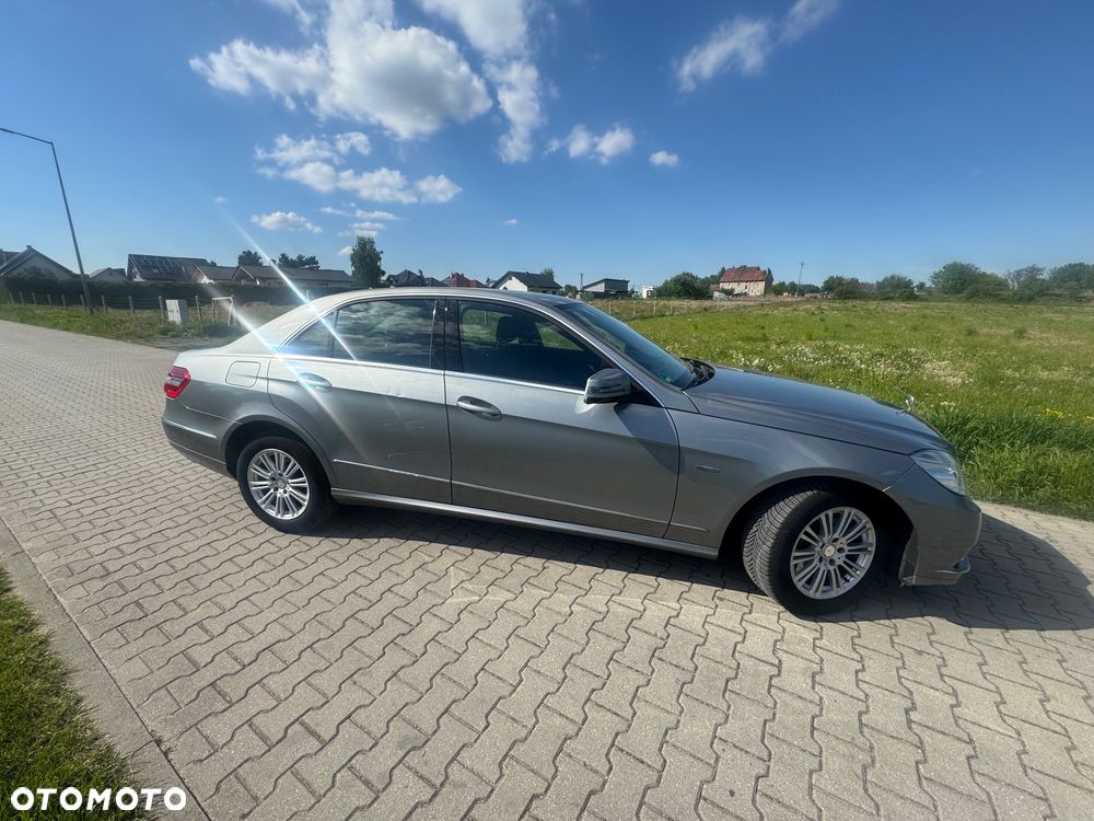 Mercedes-Benz Klasa E 250 BlueEFFICIENCY 7G-TRONIC Elegance - 4