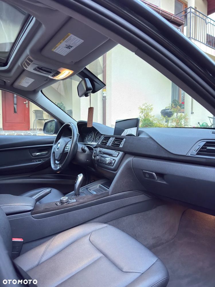 BMW Seria 3 320i xDrive - 23