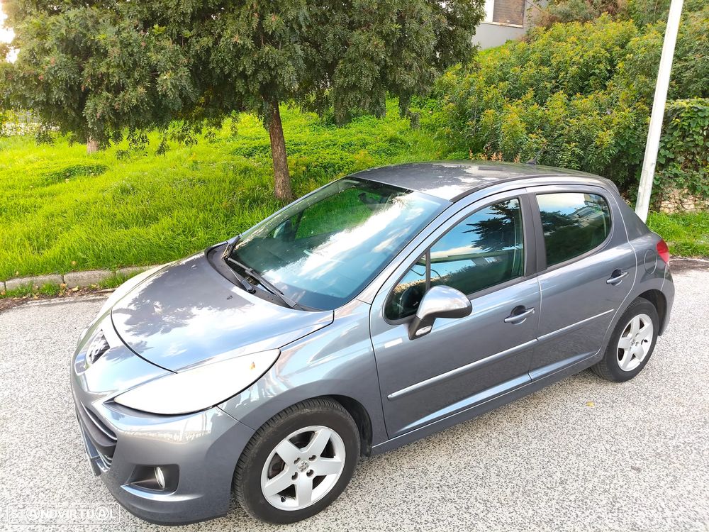 Peugeot 207 1.4 16V SE Millesim 200 Anos - 8