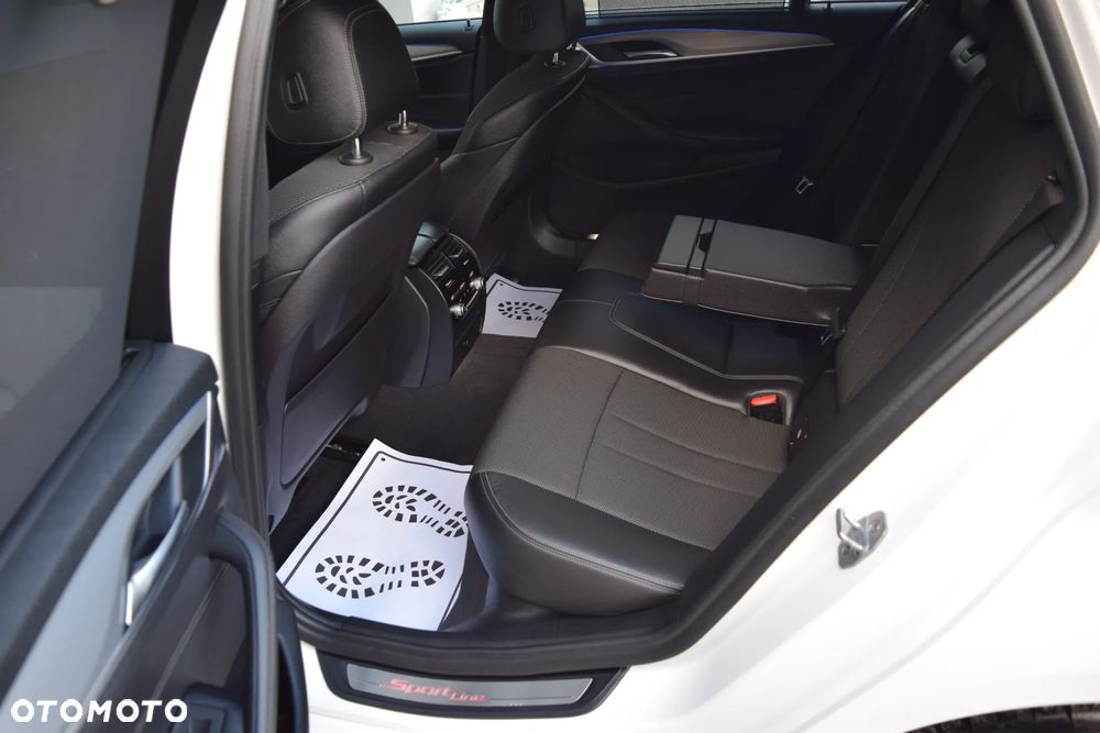 BMW Seria 5 525d Sport Line - 36