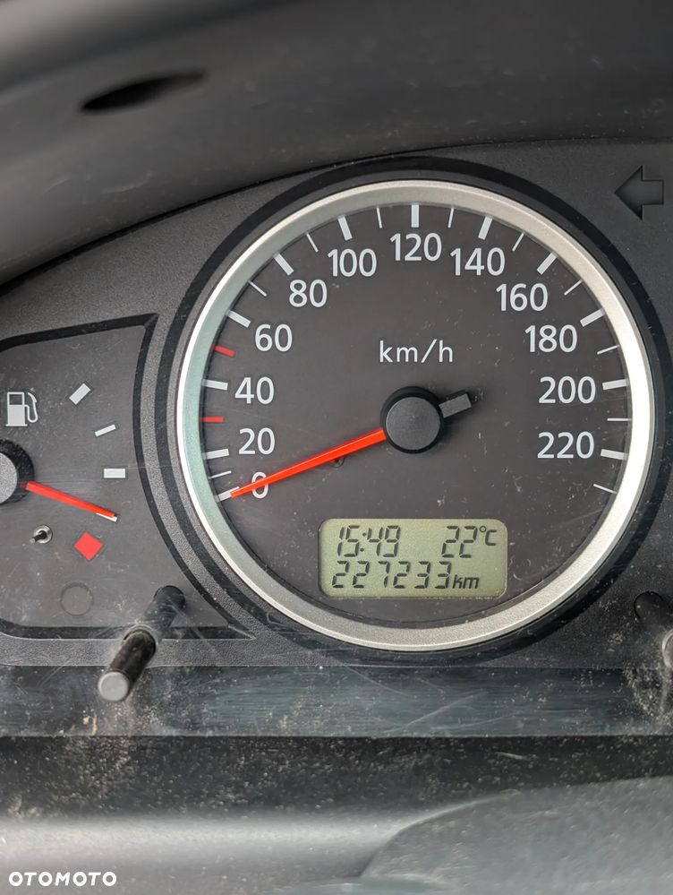 Nissan Almera 1.5 Base - 14