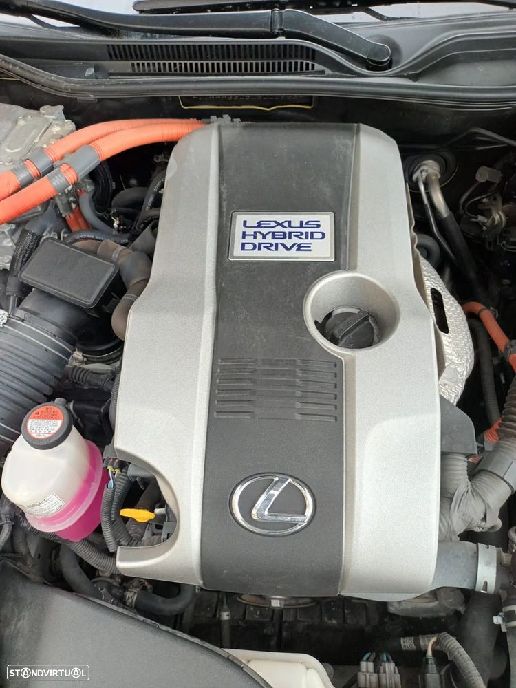 Lexus RC 300h F Sport - 30