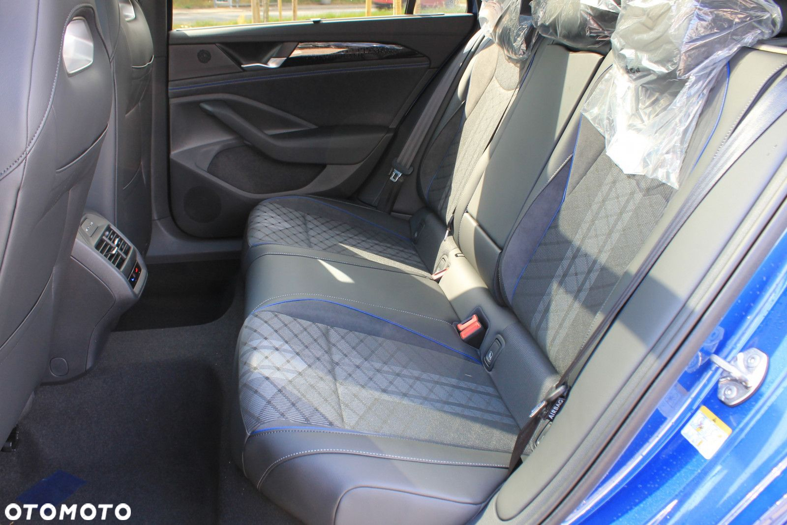 Volkswagen Passat - 13