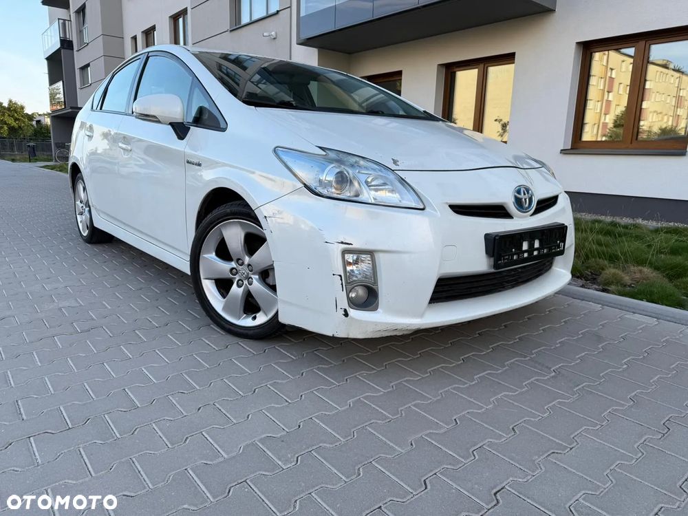 Toyota Prius (Hybrid) - 2