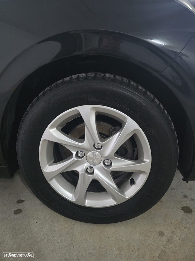 Peugeot 208 1.2 PureTech Style - 4
