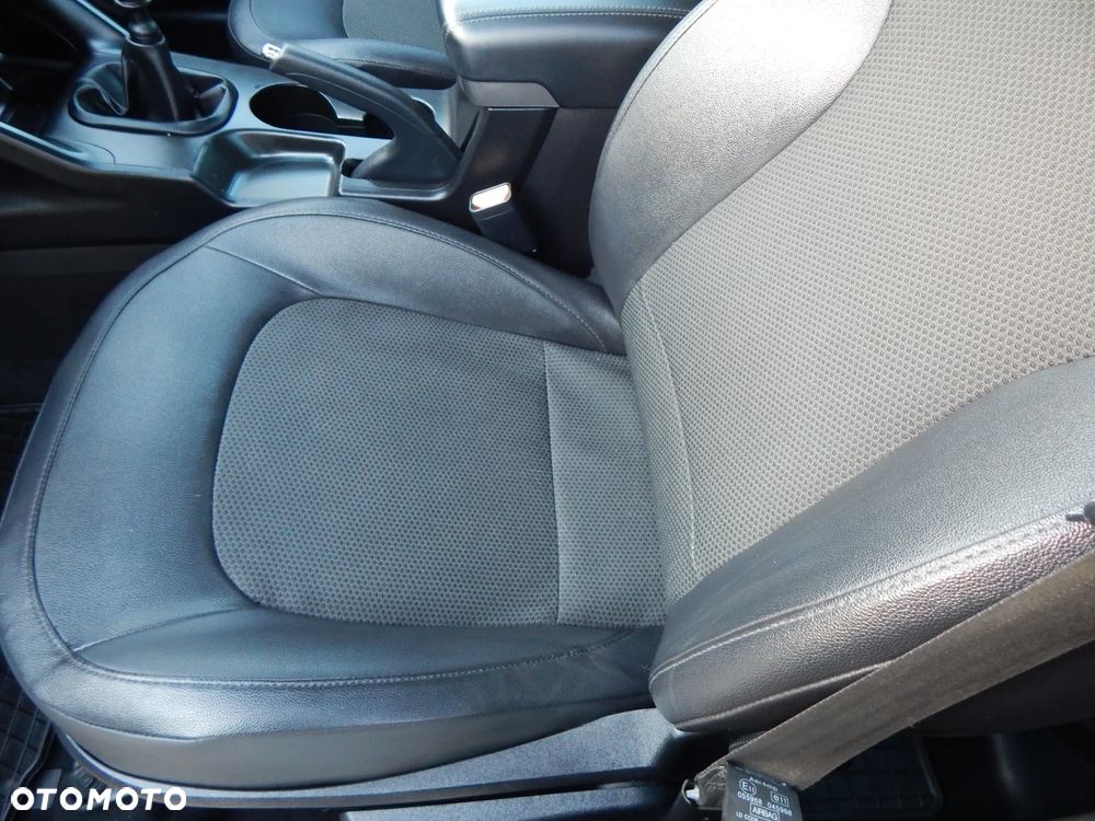 Hyundai ix35 1.7 CRDi 2WD blue Finale Silver - 22