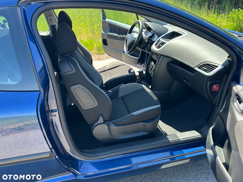 Peugeot 207 1.4 16V Trendy - 16