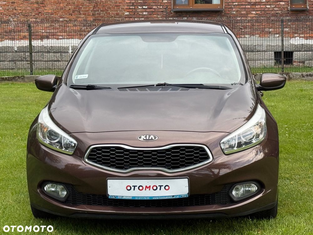 Kia Ceed - 10