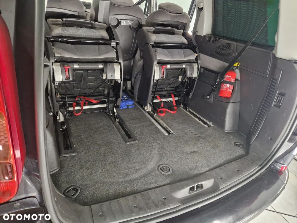 Peugeot 807 HDi 135 Family - 28