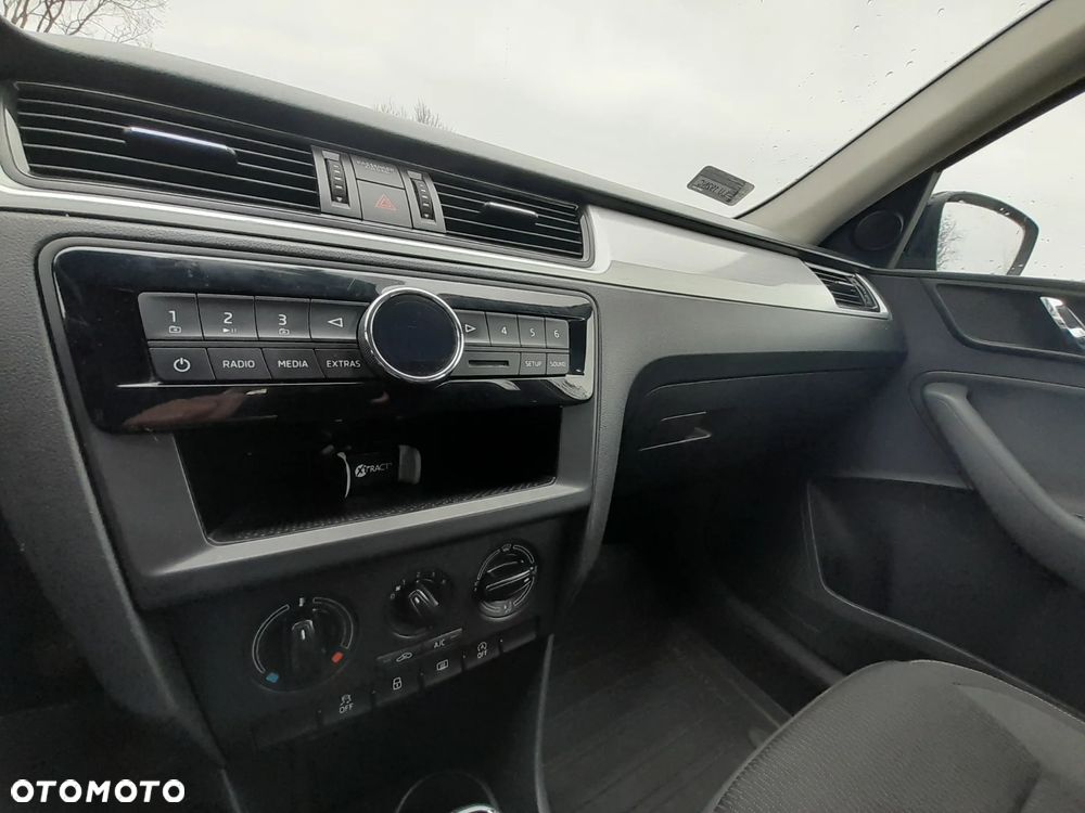 Skoda RAPID 1.2 TSI Ambition - 20