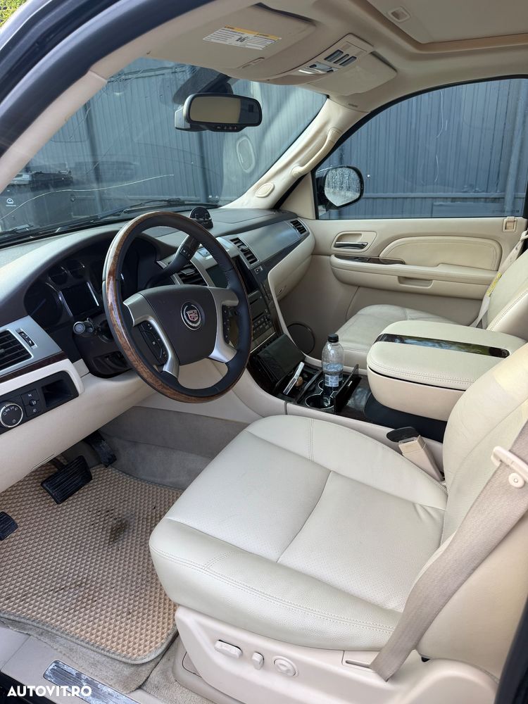 Cadillac Escalade - 6