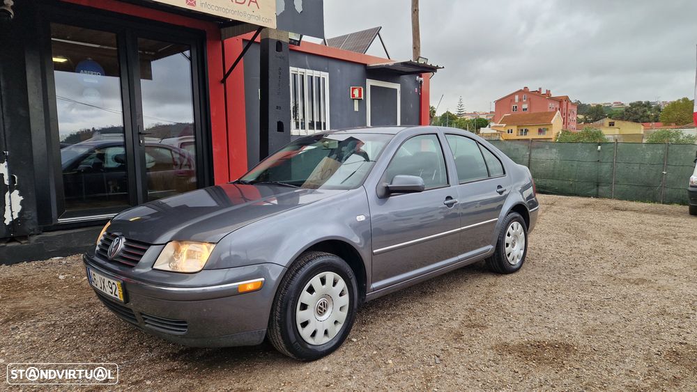 VW Jetta 1.9 TDi Confortine DSG - 1