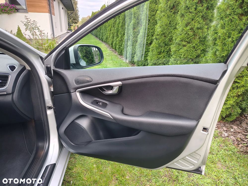 Volvo V40 D2 Momentum - 24