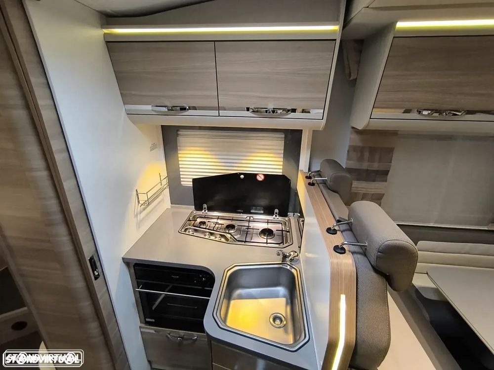 Adria Matrix M670SC 50 Anos 5lugares Cama central e basculante - 19