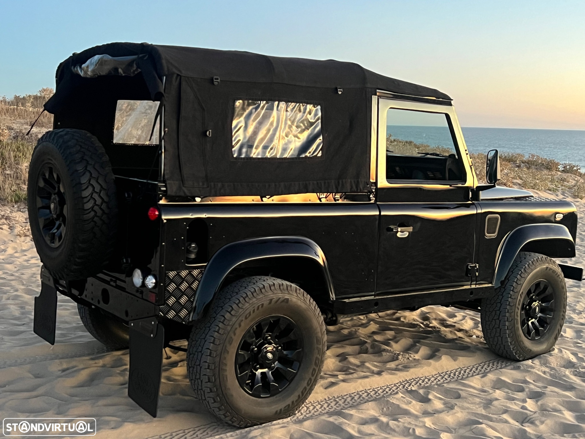 Land Rover Defender 90 2.5 Td5 Soft Top - 6